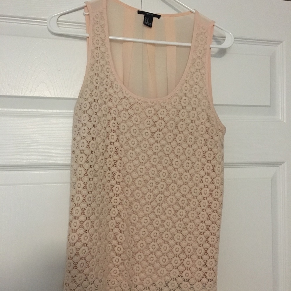 Adorable sleeveless work blouse!